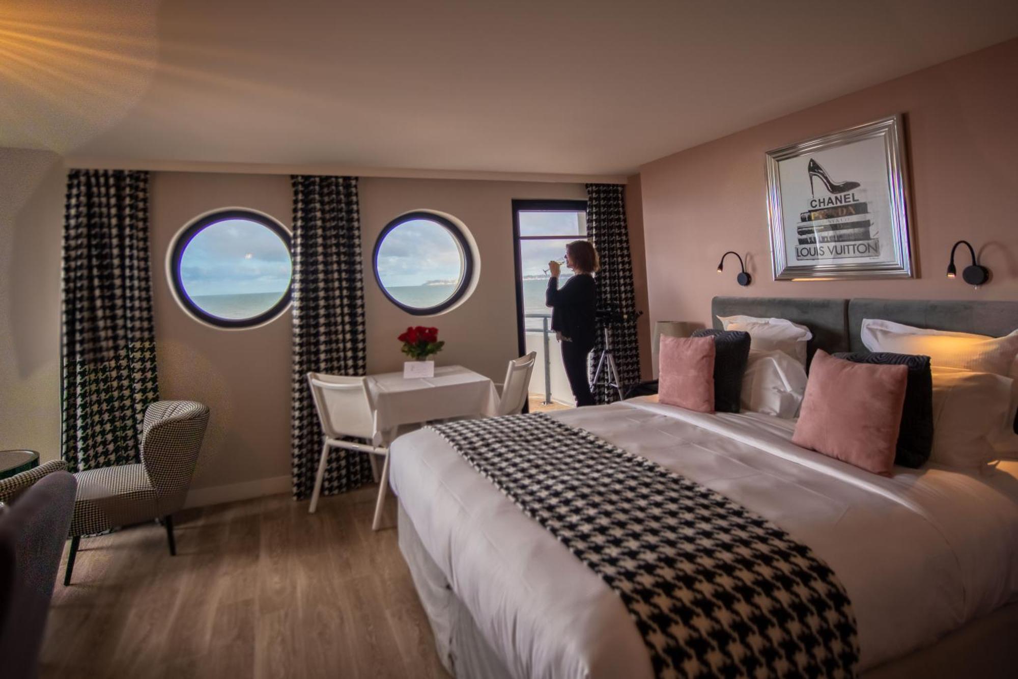 Le Paquebot Hotel Villerville Bagian luar foto